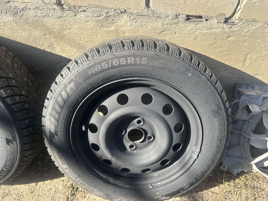Продам комплект колес на 15