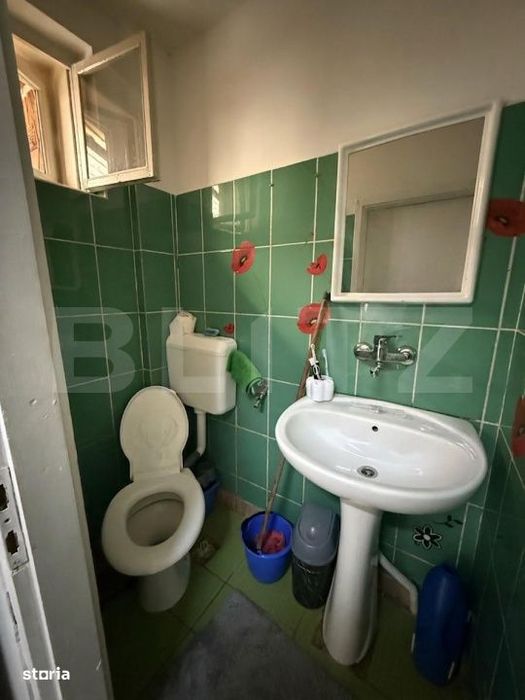 Apartament de vanzare , curte comuna, 2 camere, Zona Semicentral