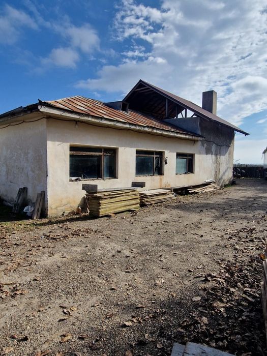 Ofer spre inchiriere clădire