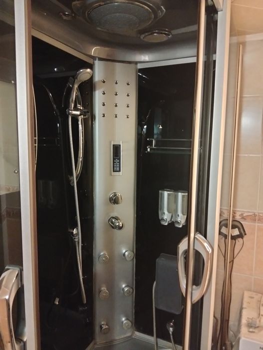 Душевая кабинка.