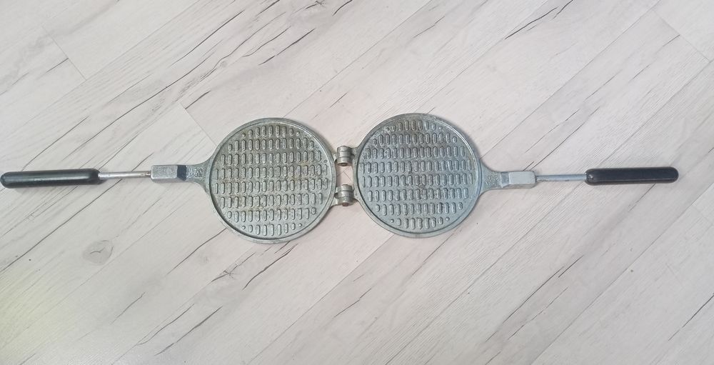 Продам Вафельницу СССР
