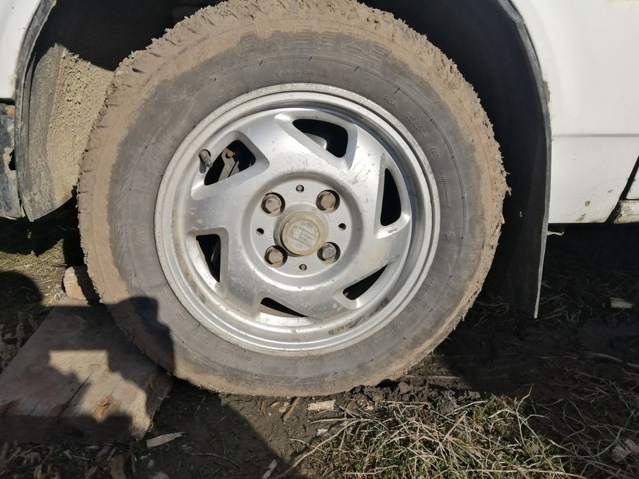 Продам диски с резиной.