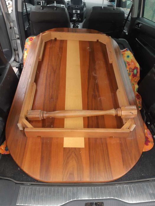 Masa Ovala din Lemn Masiv