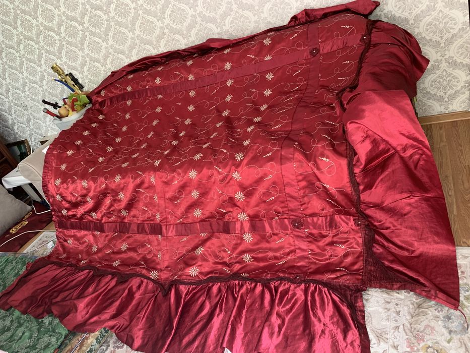 Комплект штор с покрывалам.