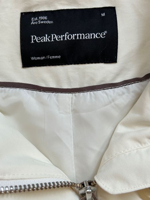 Хубаво дамско яке Peakperformance