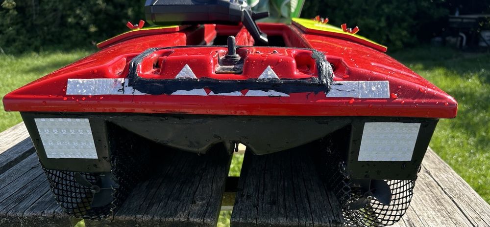 Продавам лодка MicroCat MK II