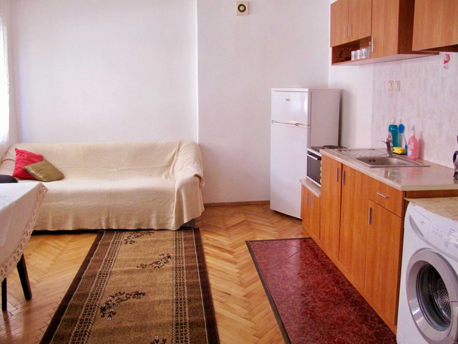 Дава се под наем Двустаен апартамент в Варна, Център - 56 кв.м за 450 € - Снимка #2