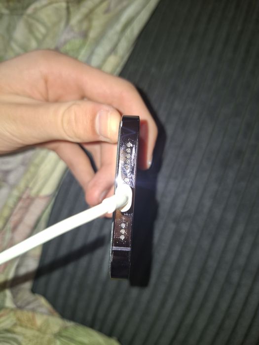 Продавам айфон 14 pro deep purple