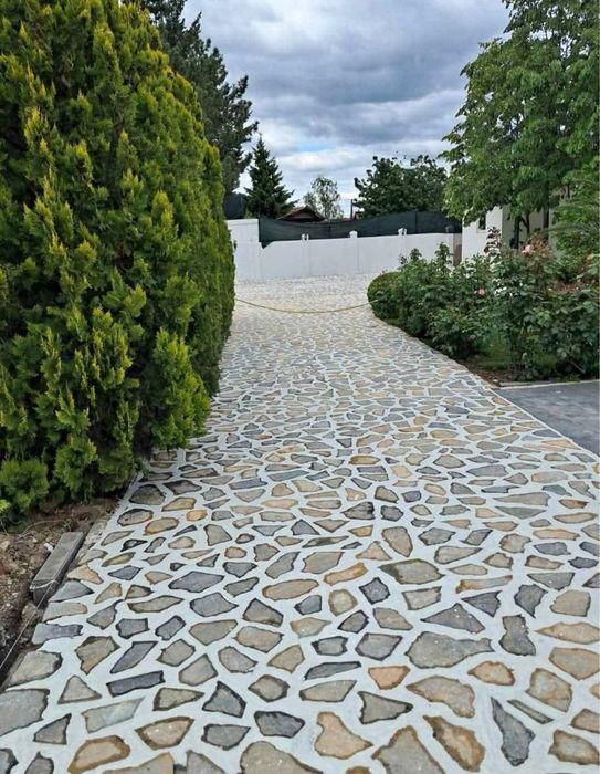 Vand si montez piatra naturala ma deplasez in toata tara