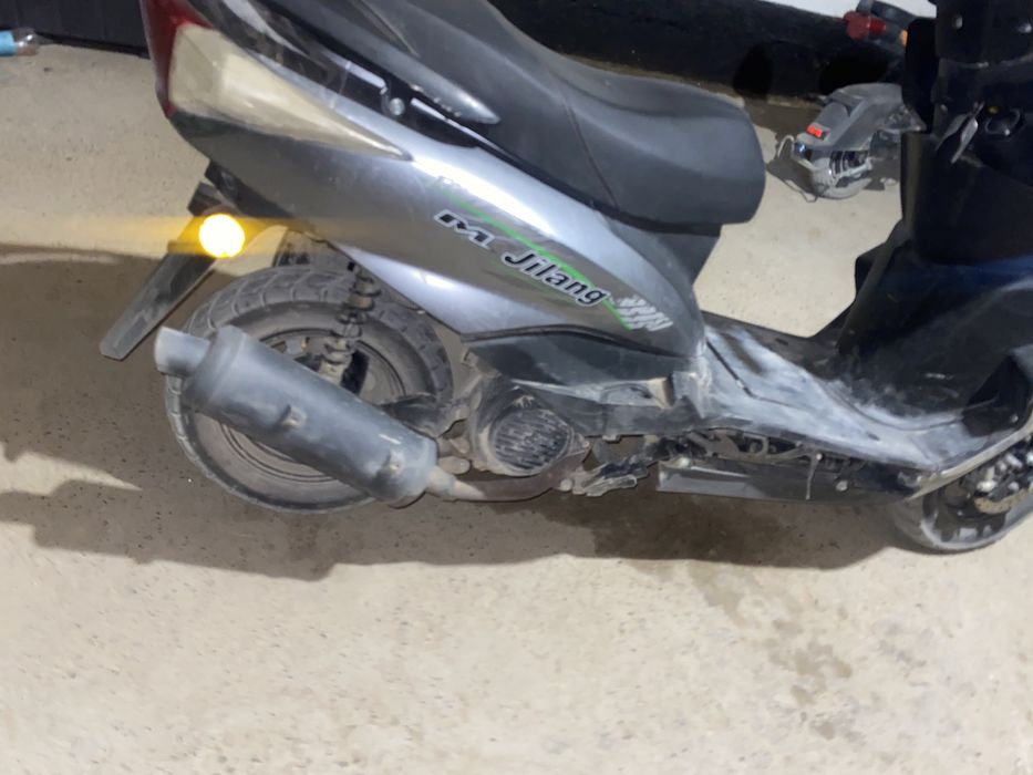 M8 125куб мопед жағдайы ұрып тұр