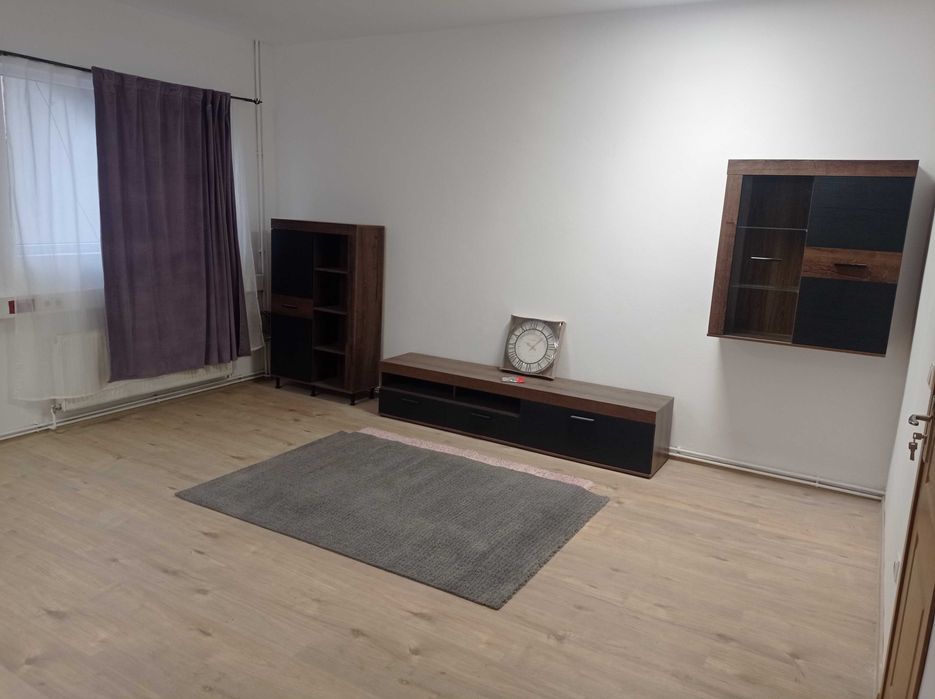 Pers fizica închiriez casa 5 camere in Bălcescu