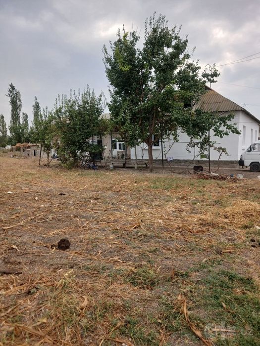 Uy sotiladi 26 sotixlik