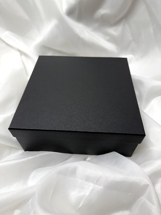 Подарочние коробки в наличии