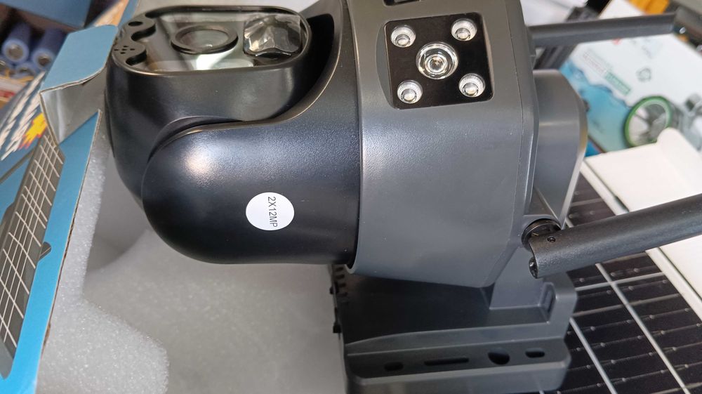 Двойна соларна безжична въртяща камера 4G 2x12MP работи СИМ SIM данни