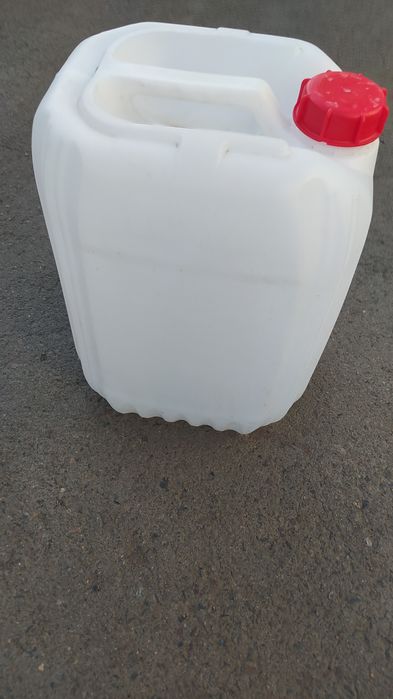 Продам канистры .