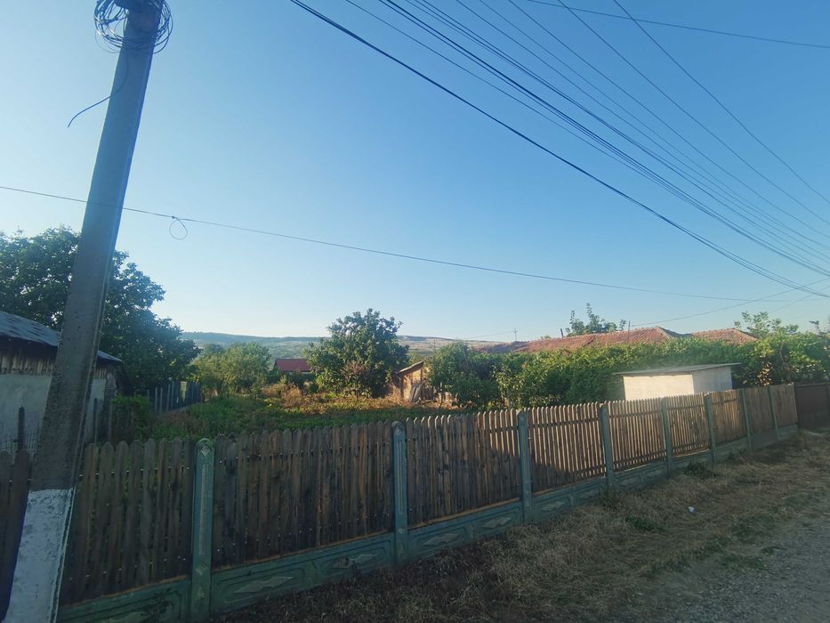 Vand loc de casa , intravilan,  in comuna Pietroasele!