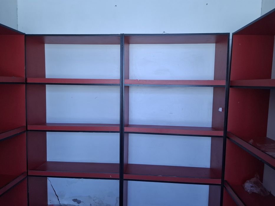 Стелаж сотилади яхши холатда