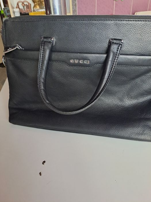 Коженный гучидың сумкасы нотбукке сатылады