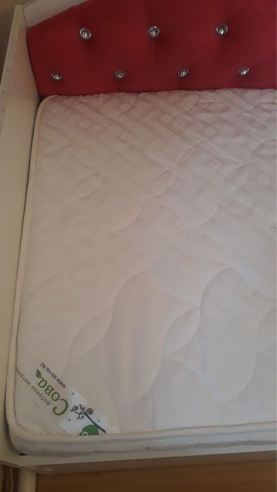 Продам кровать с ортопеическим матрасом