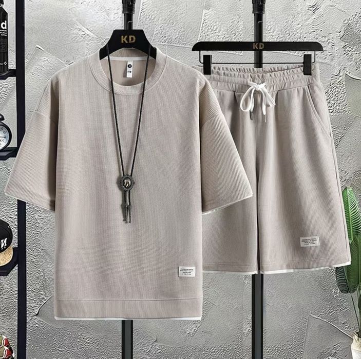 Продам комплект летней одежды