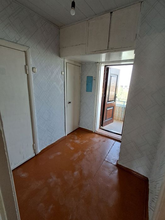 Zarafshon shahridagi 3-mikrorayon 8-uy 15-xonadon srochna sotiladi