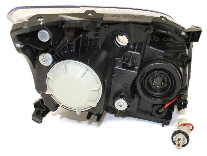 Far stanga/dreapta Toyota Avensis T25 an 2006-2008 , faruri noi