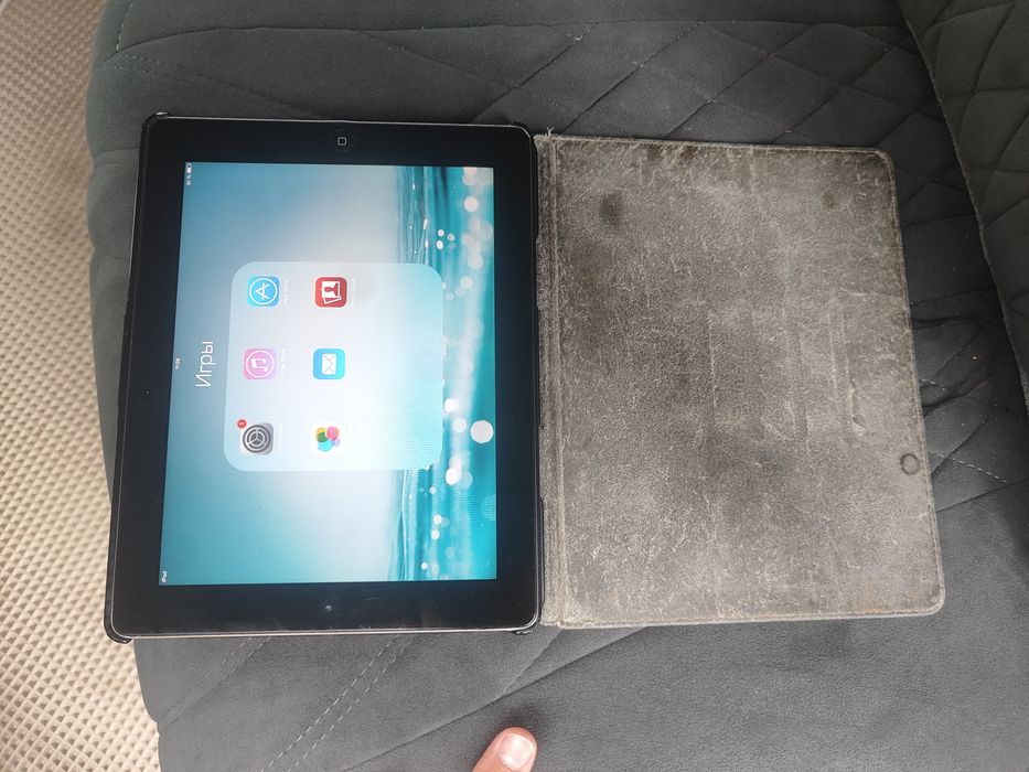 Планшет iPad 2 с кожанным чехлом
