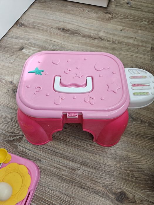 Продавам портативна детска кухня тип столче