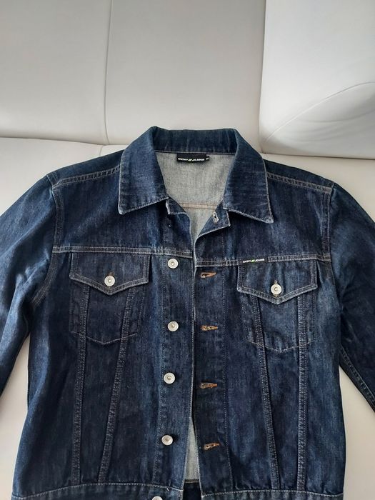 vând Geaca blugi DKNY  în stare perfecta,produs de calitate, măr.M