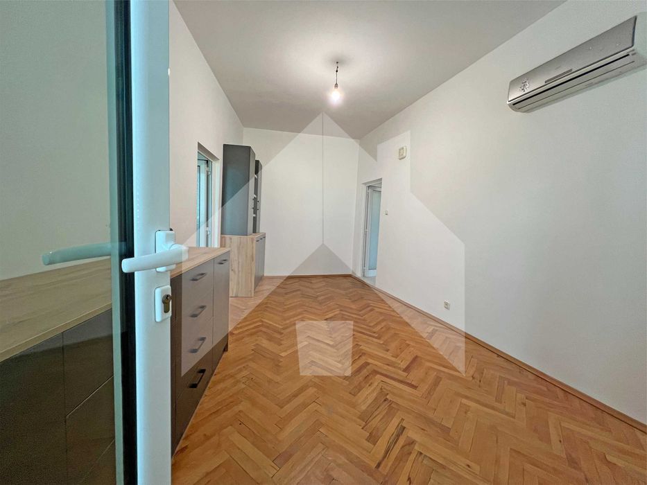 Продава се Двустаен апартамент в Нови пазар - 60 кв.м за 935 €/кв.м - Снимка #16