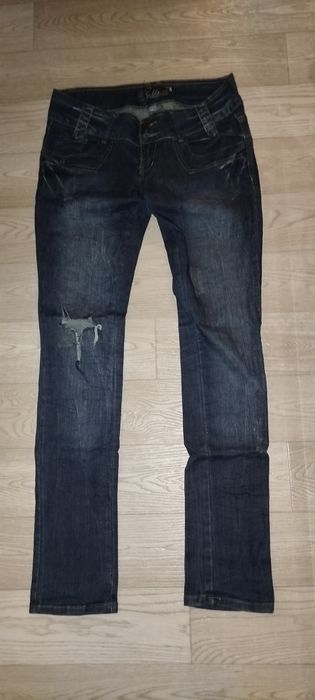 Продам женские джинсы
