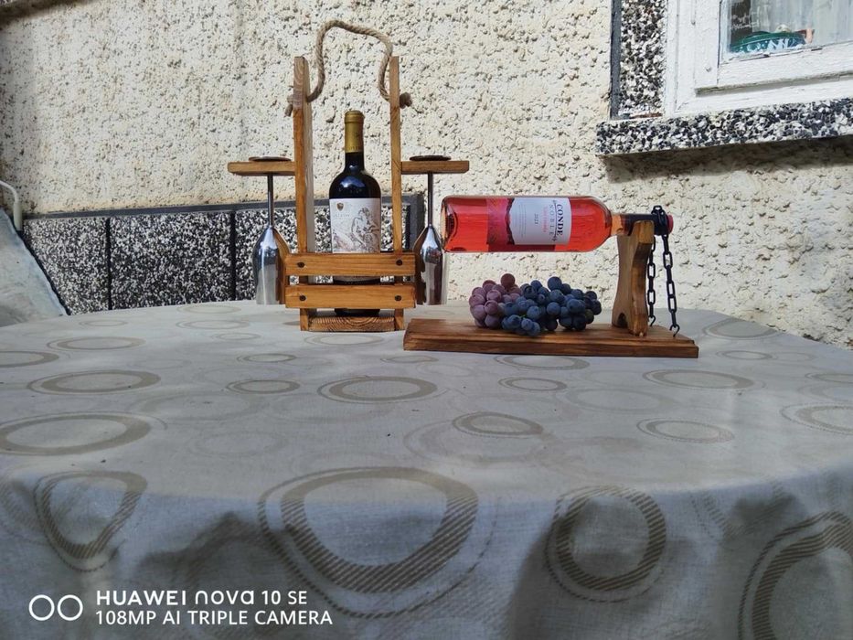 Ръчно изработена стойка за вино