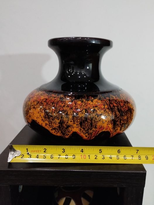 Изключително красива ваза керамика.