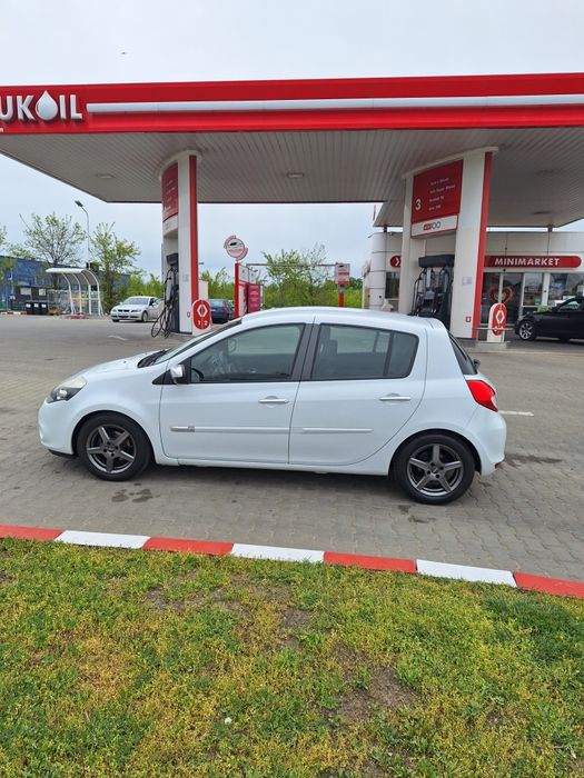 Vând renault clio urgent