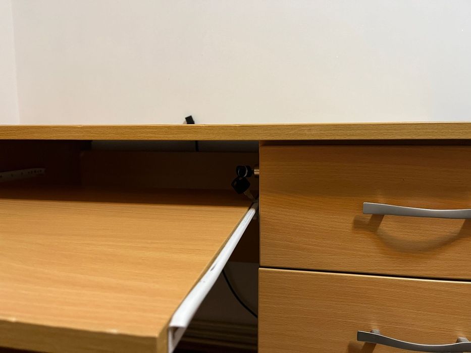 Masa de birou din lemn masiv