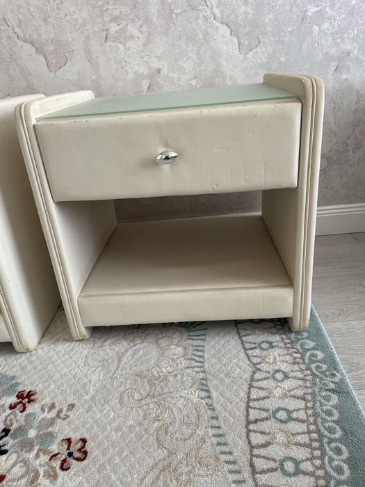 Тумба прикроватная