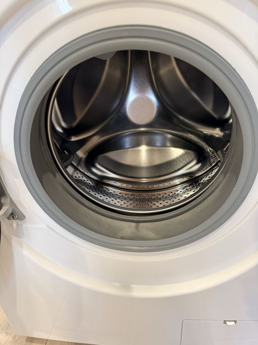 Продам стиральную машинку Midea