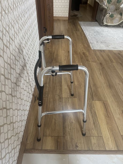 Продаются ходунки 2 шт