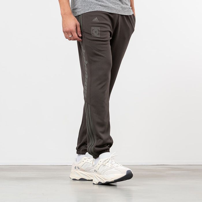 Pantaloni deals yeezy calabasas