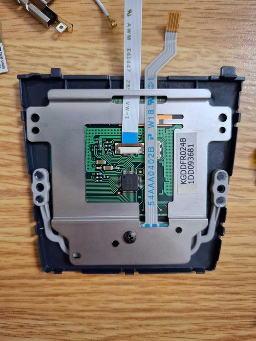 Diferite componente electronice Laptop pad, difuzoare, CD Player