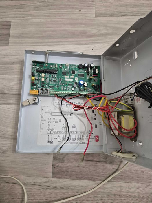 Sistem de Alarma profesional wireless FORTEZZA PRO GSM-M4D, METALICA