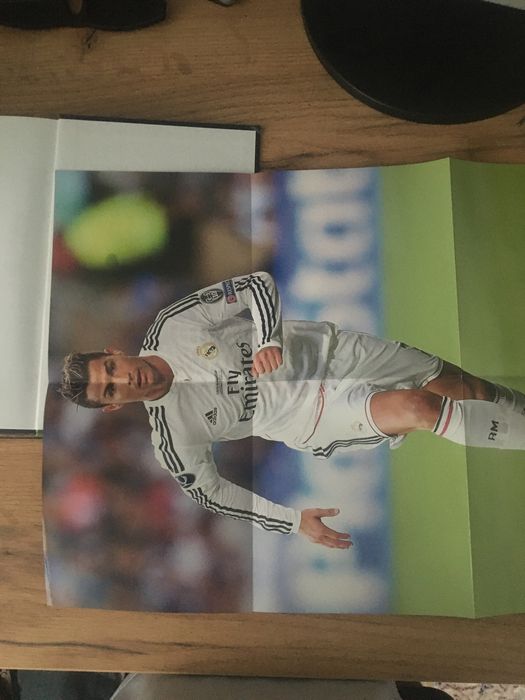 Книга Криштиану Роналду