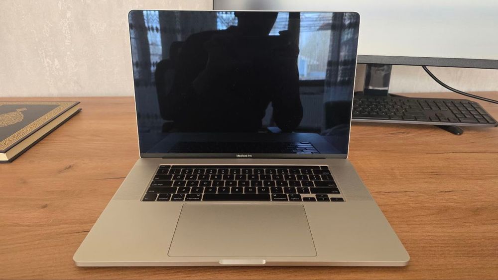 Apple MacBook Pro, 16", Intel Core i7, 2020