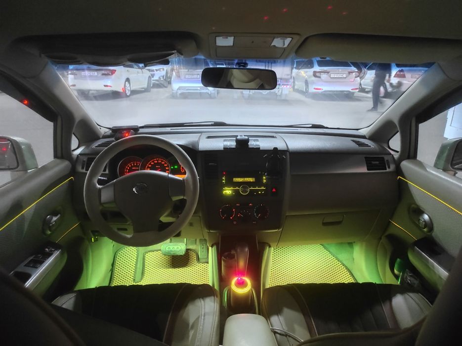 Nissan Tiida комфортный свежая машина