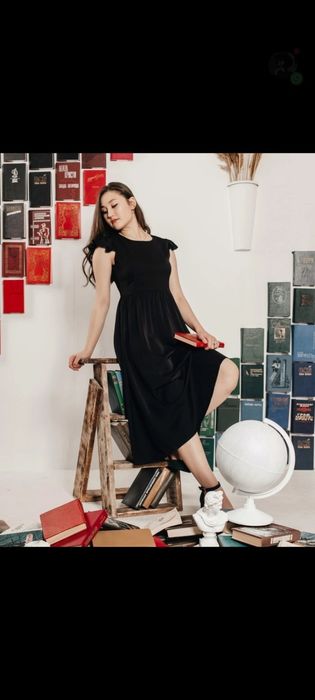 Женское чёрное платье