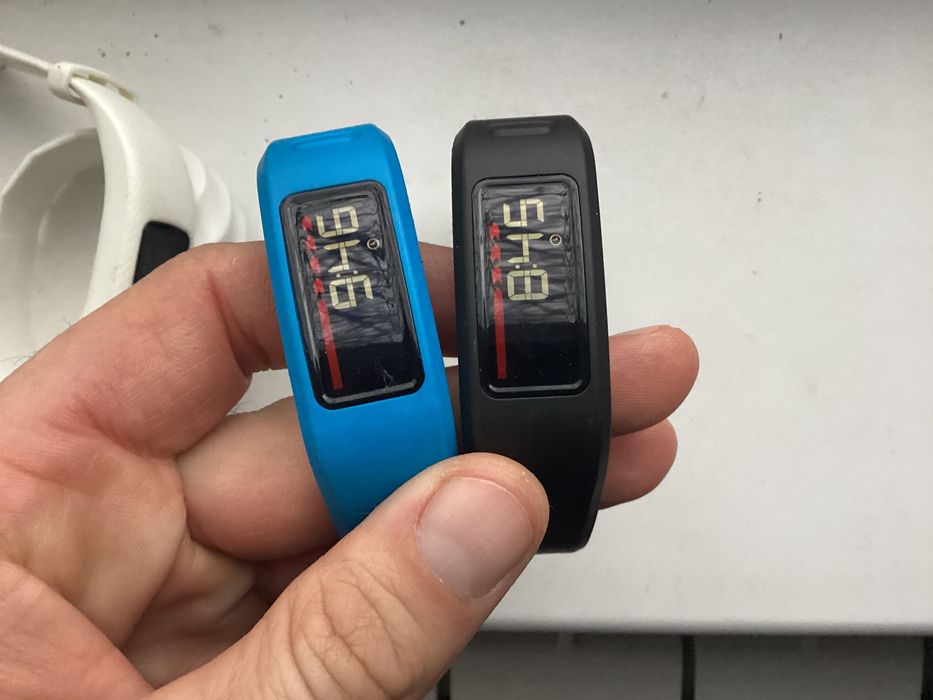 4 bratari fitness Garmin  vivofit