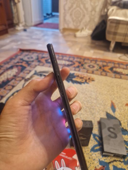 Продаю самсунг с 8 плюс