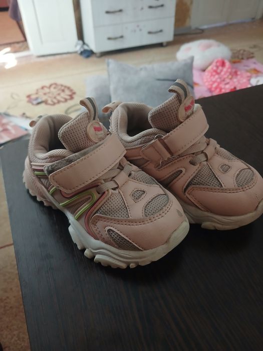 Отдам кросовочки на девочку