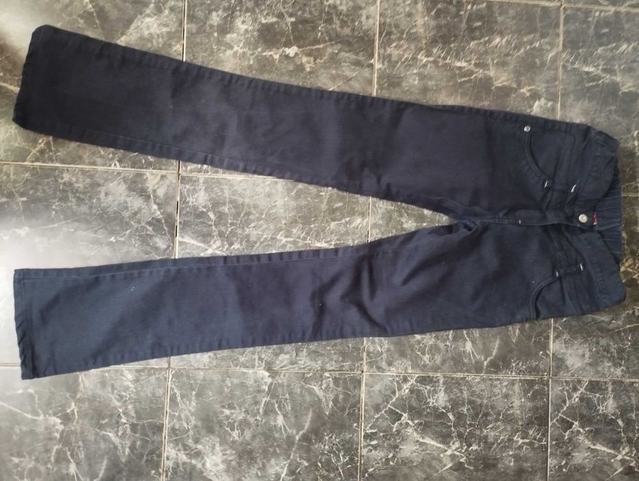 Джинсы девочке 9-11 лет.