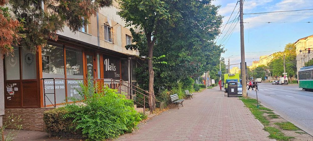 Apartament+spatiu comercial de vanzare - direct de la proprietar